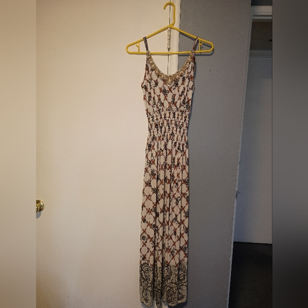 Chic Geometric Maxi Dress in Black and Cream